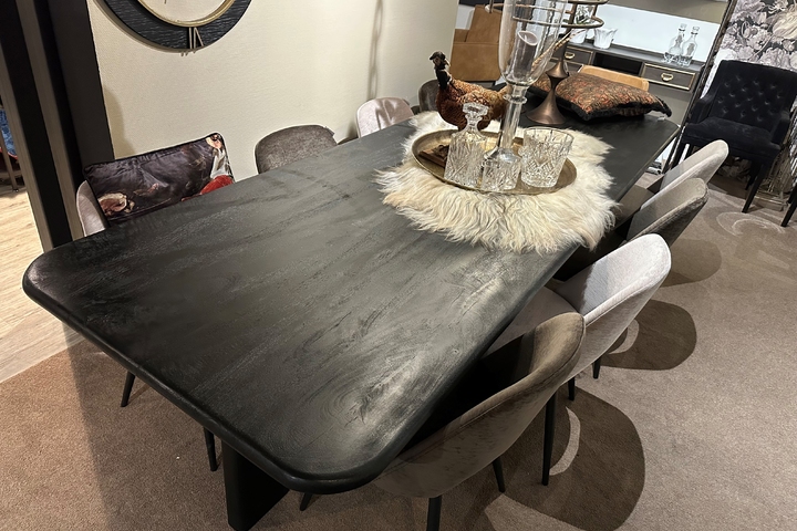 Eettafel ovaal zwart
